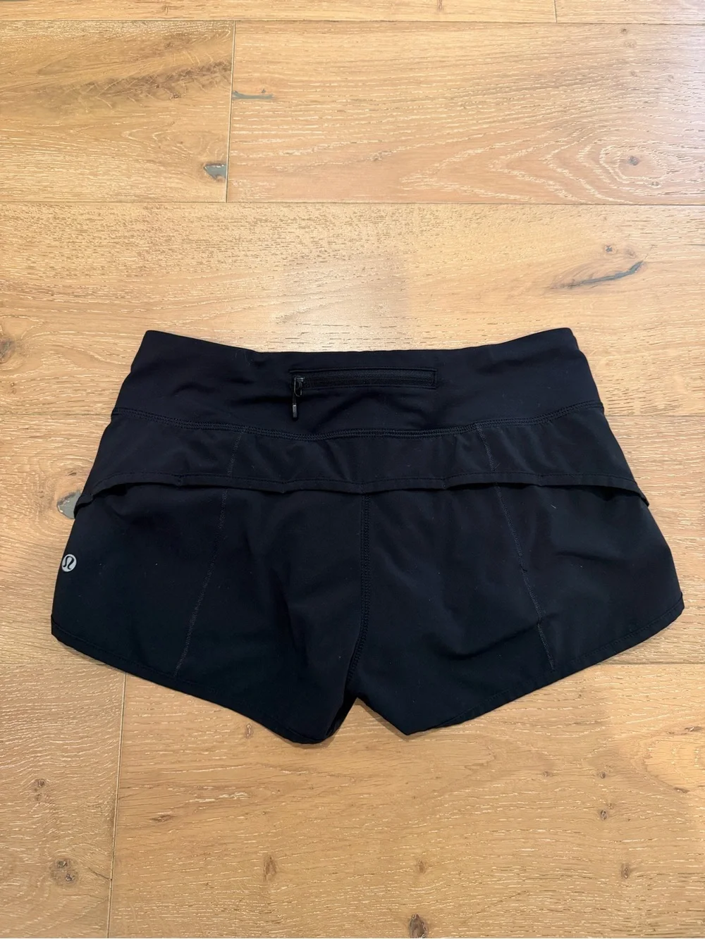 Lululemon Speed Up Short Low Rise - size 4 - Picture 3 of 7